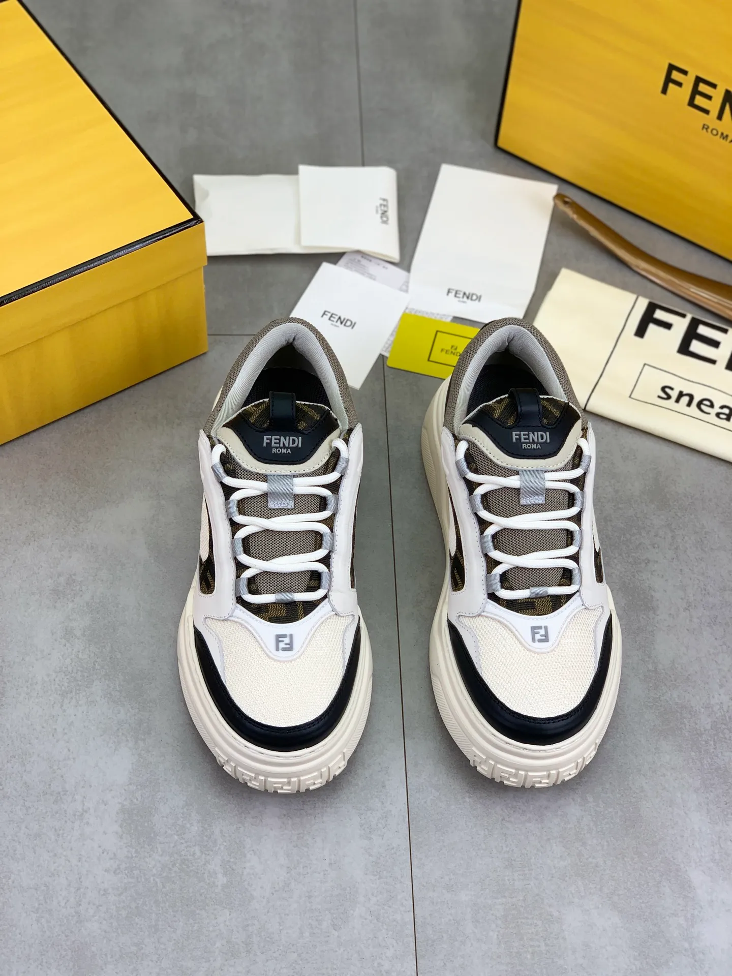 Men's Men's Shoes 💰P740 New Style 💰💎💎💎Summer Hot Style [FENDI Fendi] Top Version 🆕New slip-on sneakers, wavy soles engraved with original words. Embossed Fendi Flow lettering on the heel. The upper is made of high-end calfskin and breathable materials. Original lining with tone-on-tone details decorated with innovative handcrafting techniques. Ultra-light and wear-resistant TPU and IP foam soles, overall lightweight and comfortable. Size:39-44 (38 45 can be customized)